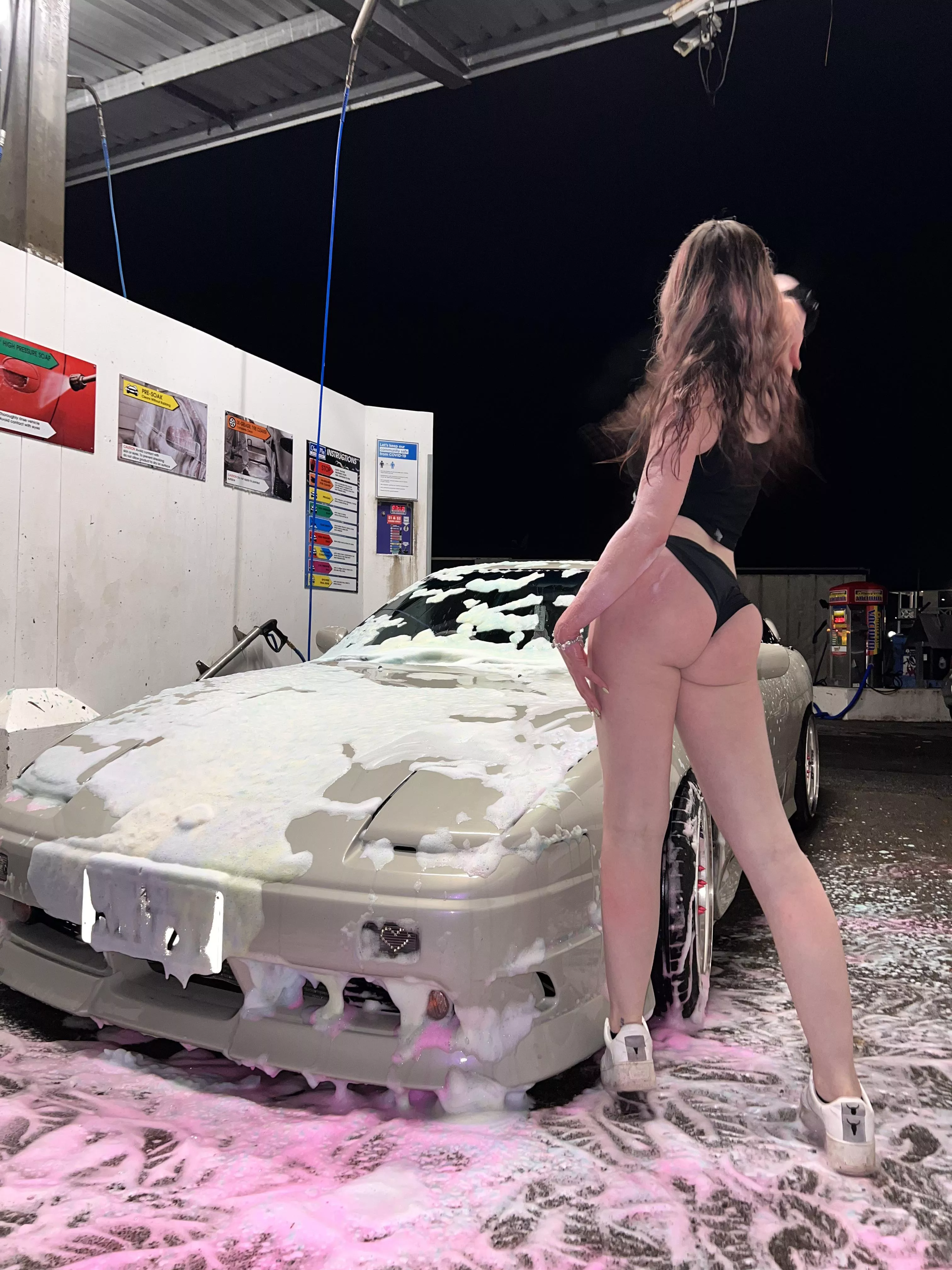 Young kiwi girl 🍑