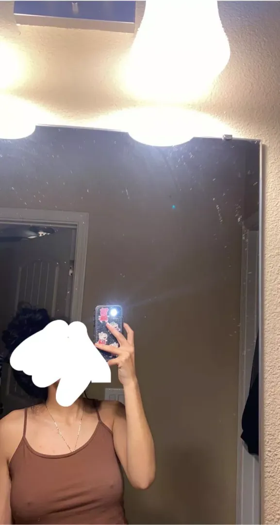 18 [F4M] my 18yo gf is cold and needs something big to keep her warm😏😉