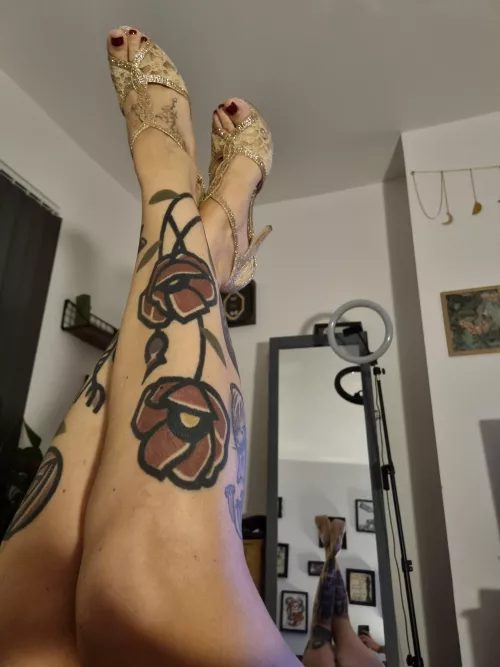 I feel very sexy in my new heels 🥵