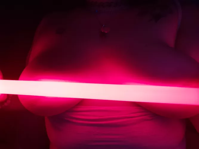 I see your underboob... and I raise you lightsaber underboob 🥺🥺