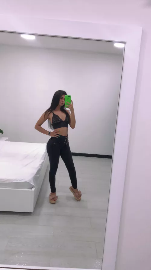 i wish i had one of you to serve me and cook for me everyday [F]19