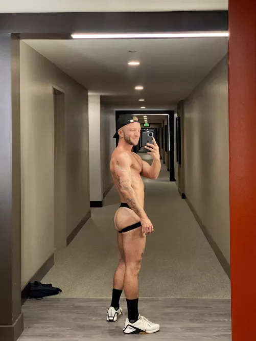 I’m a man, and here is my ass. 🐷😈🍑 (@jasonemrex)