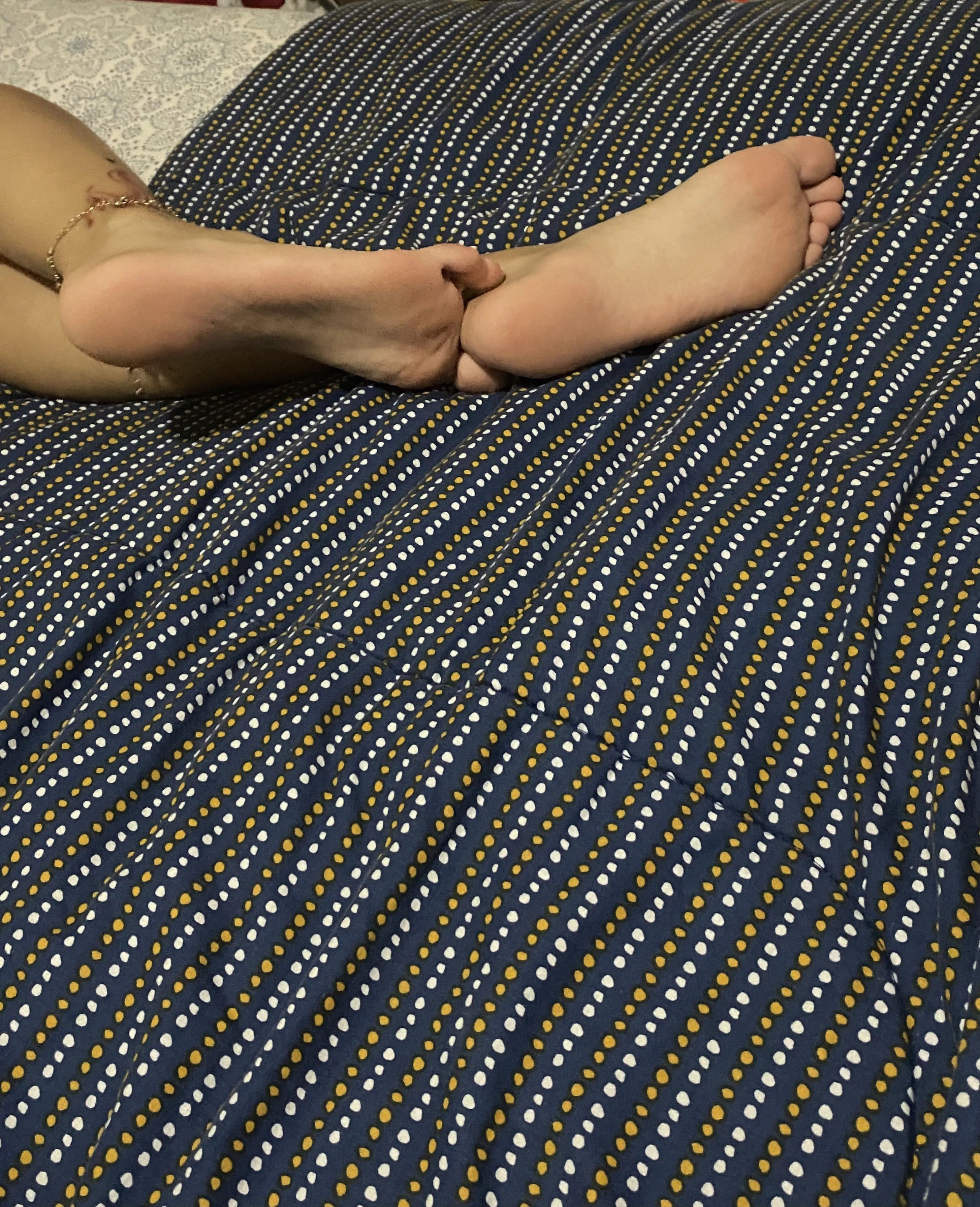 Lick all the sweat off my soles ❤️😈