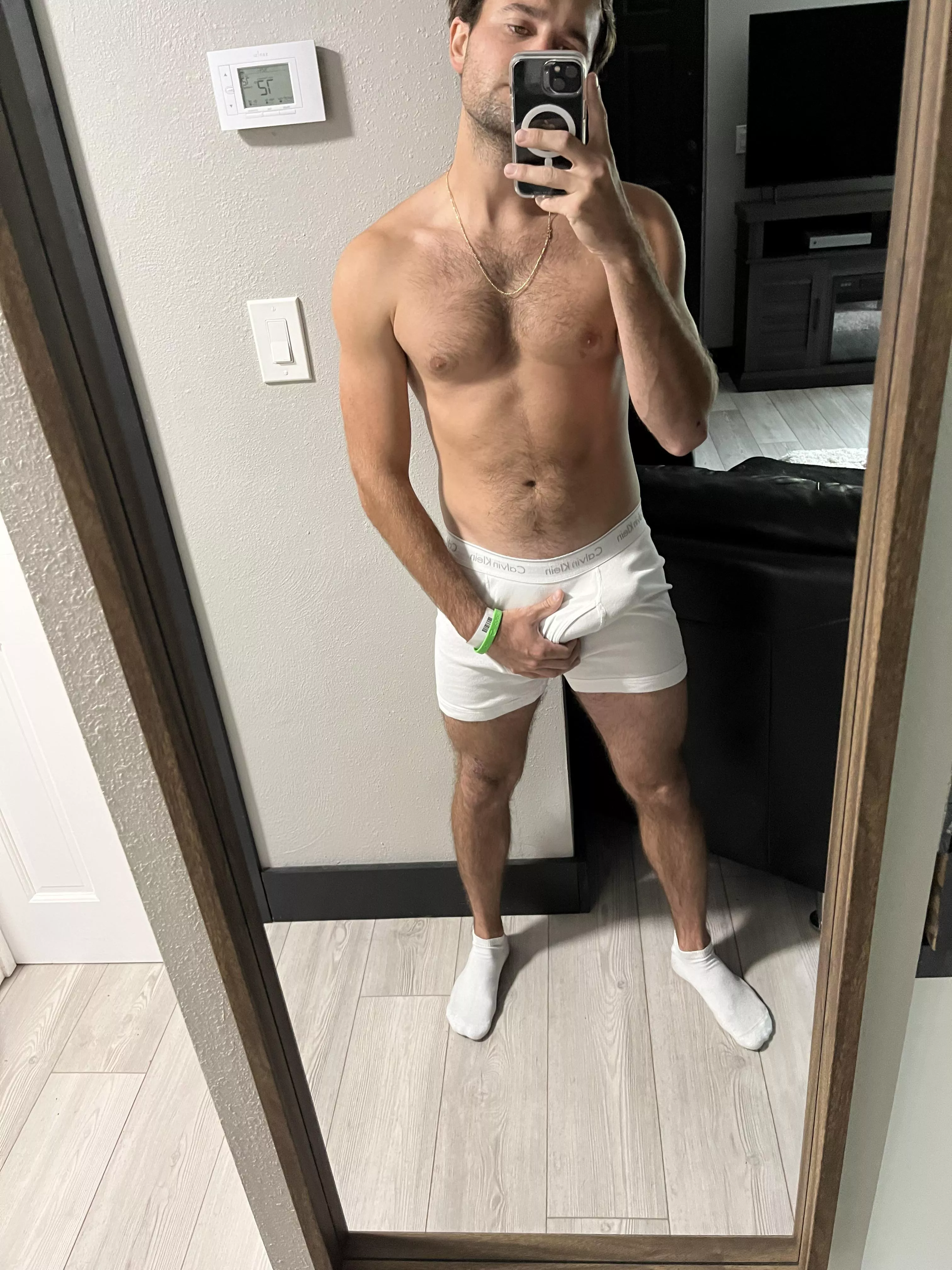 Need a pretty girls help 🥴