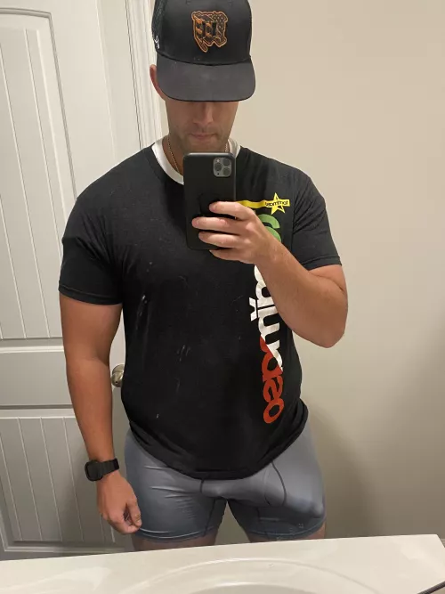 Never have much luck on here. I’ll give it one more shot. DMs open