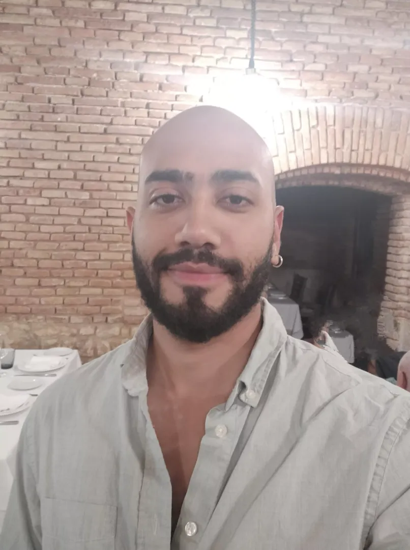 ok, now I'm posting here bc I didn't know u can post selfies in another sub. I want to make new friends, I'm (29) from Spain, and you?