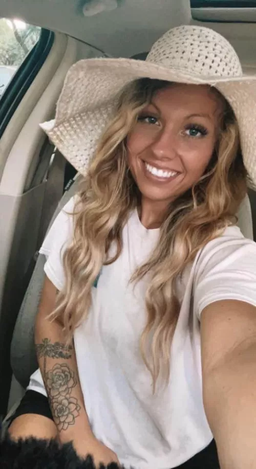 24yo PAWG. LOOKING TO TRADE. Must show face. Dm me a sample. Looking for 18-21yo