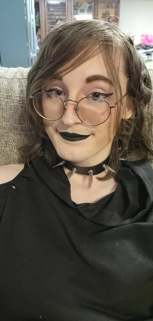 Accidentally sliced my thigh after (yes, after) shaving, but at least my face looks cute 🥰