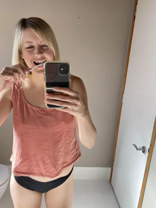 Brushing all the mouth babies out 😇😆