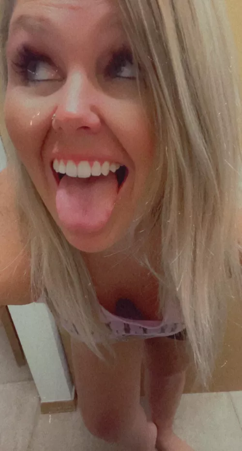 Force me to my knees, a facial and spraying all over my tongue sounds so good baby 😈