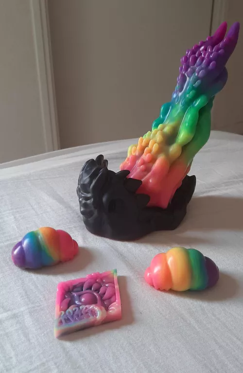 It finally arrived and i'm in love 🥰🏳️‍🌈 ! (Slavermaw M/Soft)