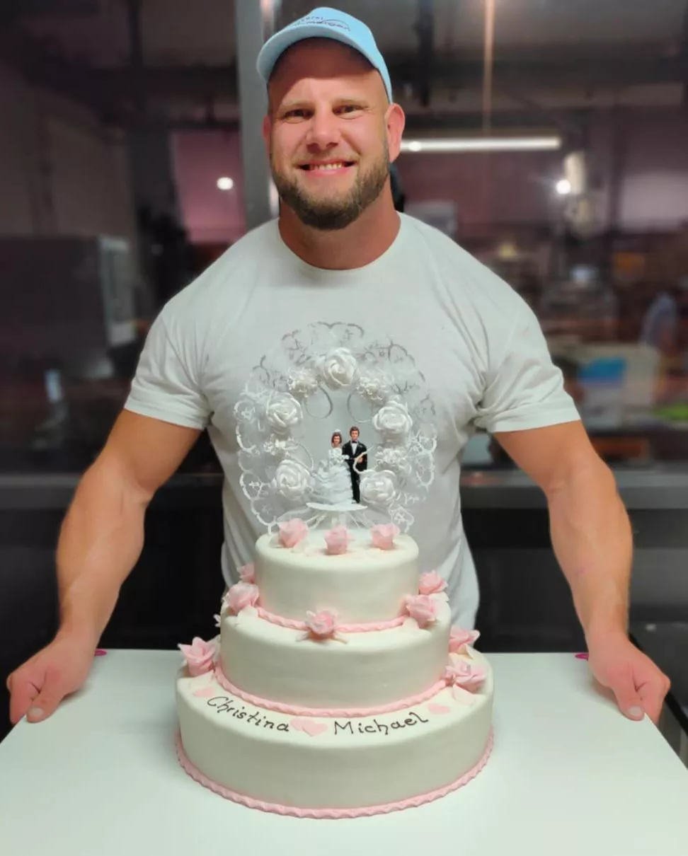 make a Wedding cake 😊