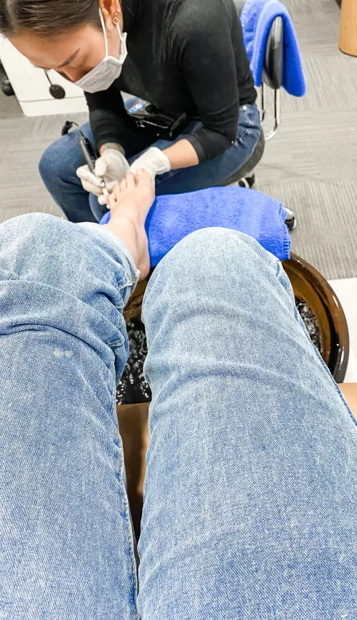 Pedi day!!! Who’s like to be the person touchy my feet?!