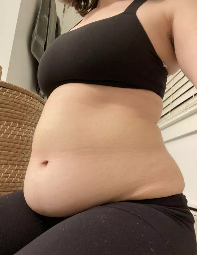 Sexy belly🥰🍕