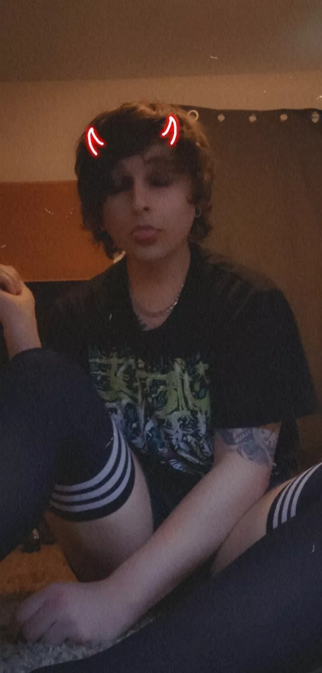 step inside, see the devil in I 😈🖤