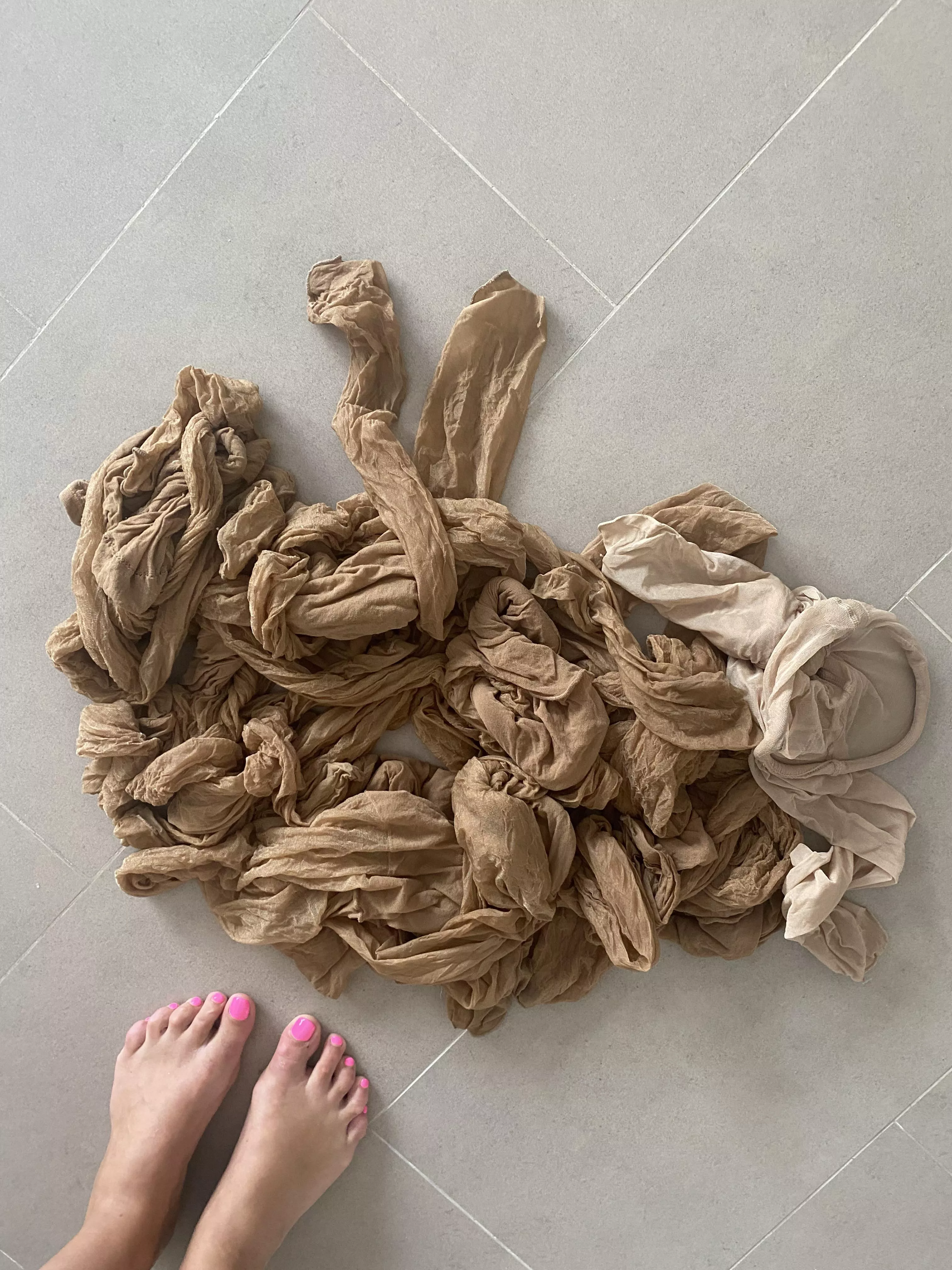 What to do with all these worn pantyhose? 😜