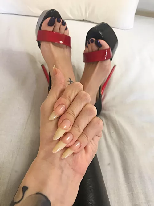 Worship my nails mmmm