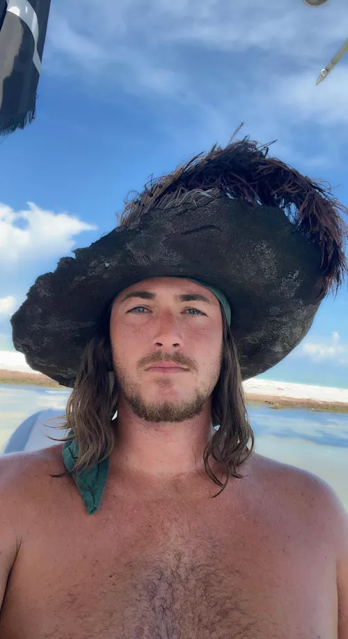 Ya know what they say about big hats, mateys 😉