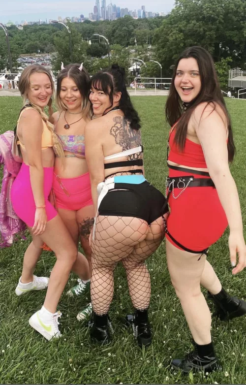 1,2,3,4 I say 3 😍 🍑