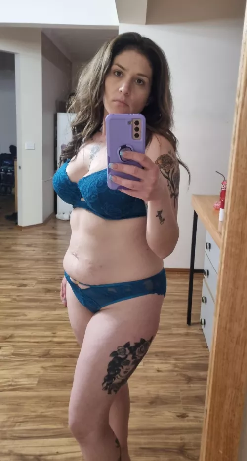 33yo mum of two. comment if you would still fuck me.