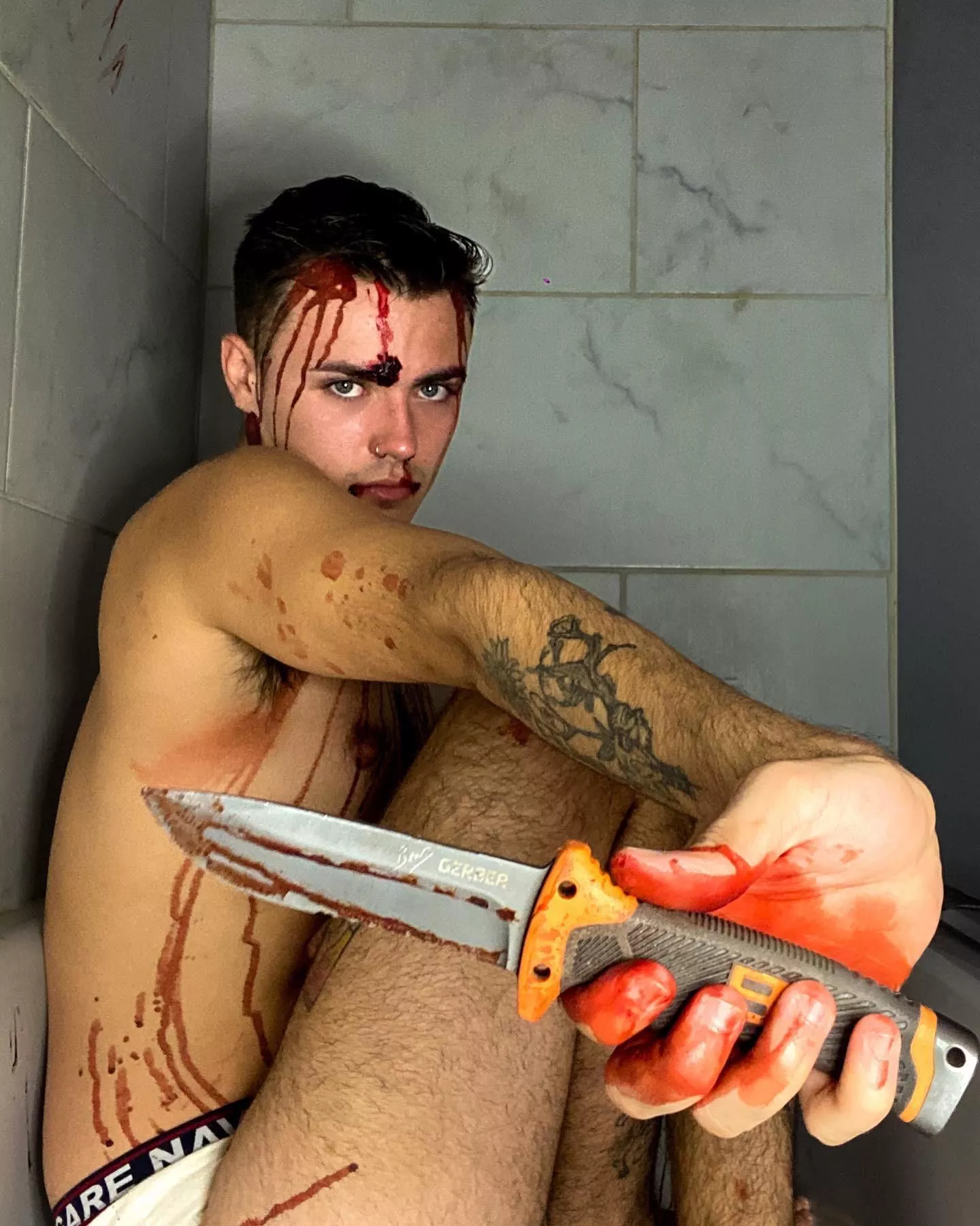 **Fx Makeup** Yo! I play xbox. Dead by daylight and fornite mostly. My gamertag is Suspiria9823 😎 want some more horror multiplayer games thoo 🙌🏼🔥