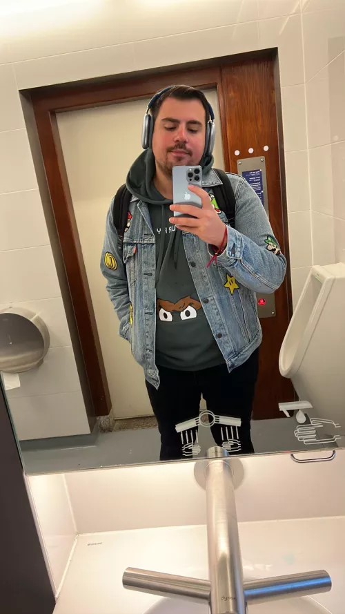 Just an ordinary bathroom pic.. greetings from the Netherlands to the world