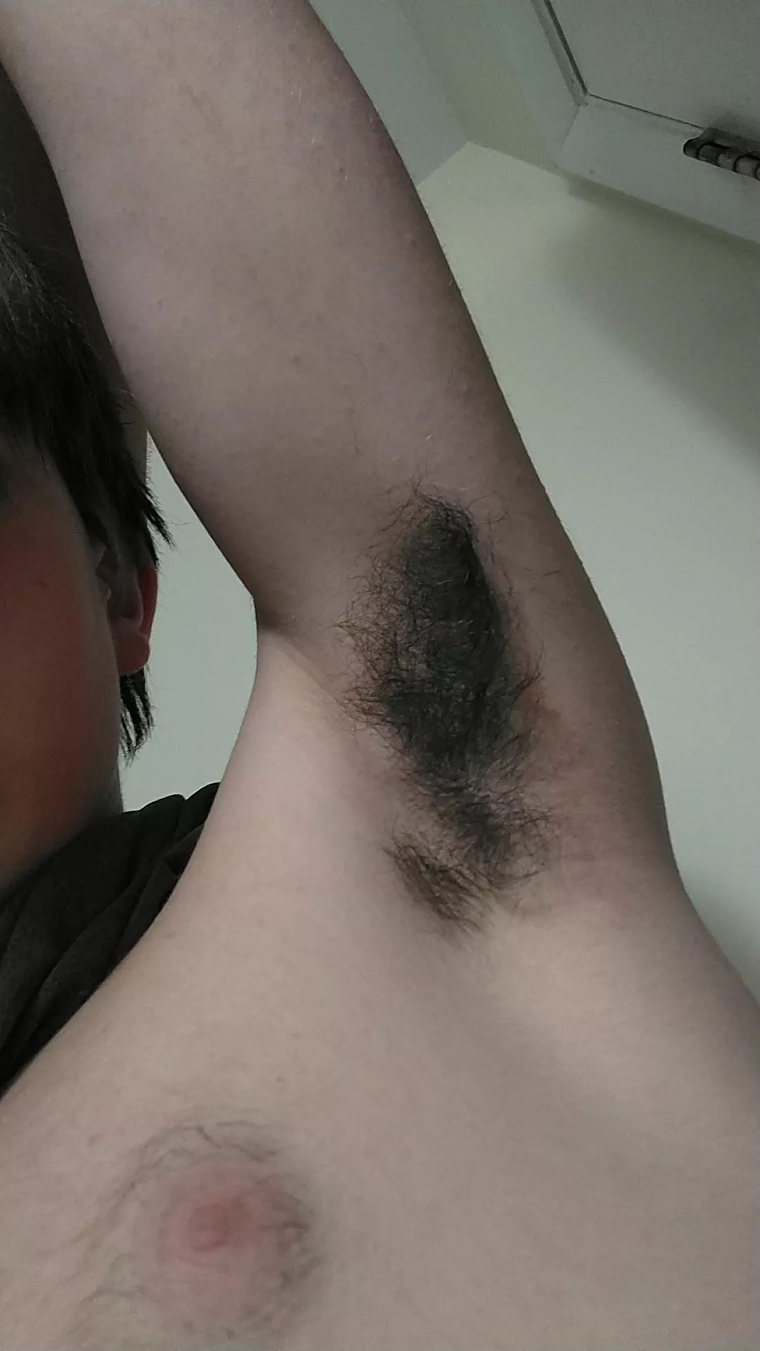 just thought I might show my hairy pits to the world