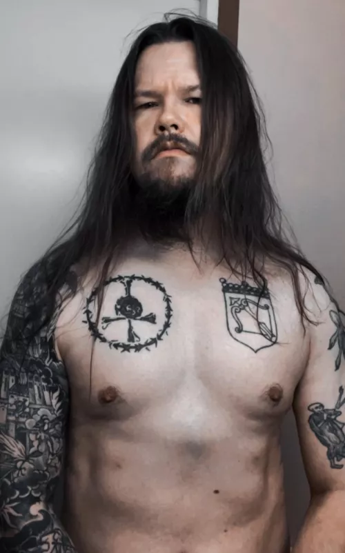 Longhaired ’n tattooed