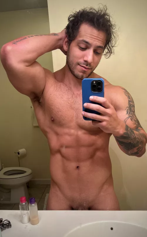 [M] Who wants to take a post workout shower with me 😈🚿