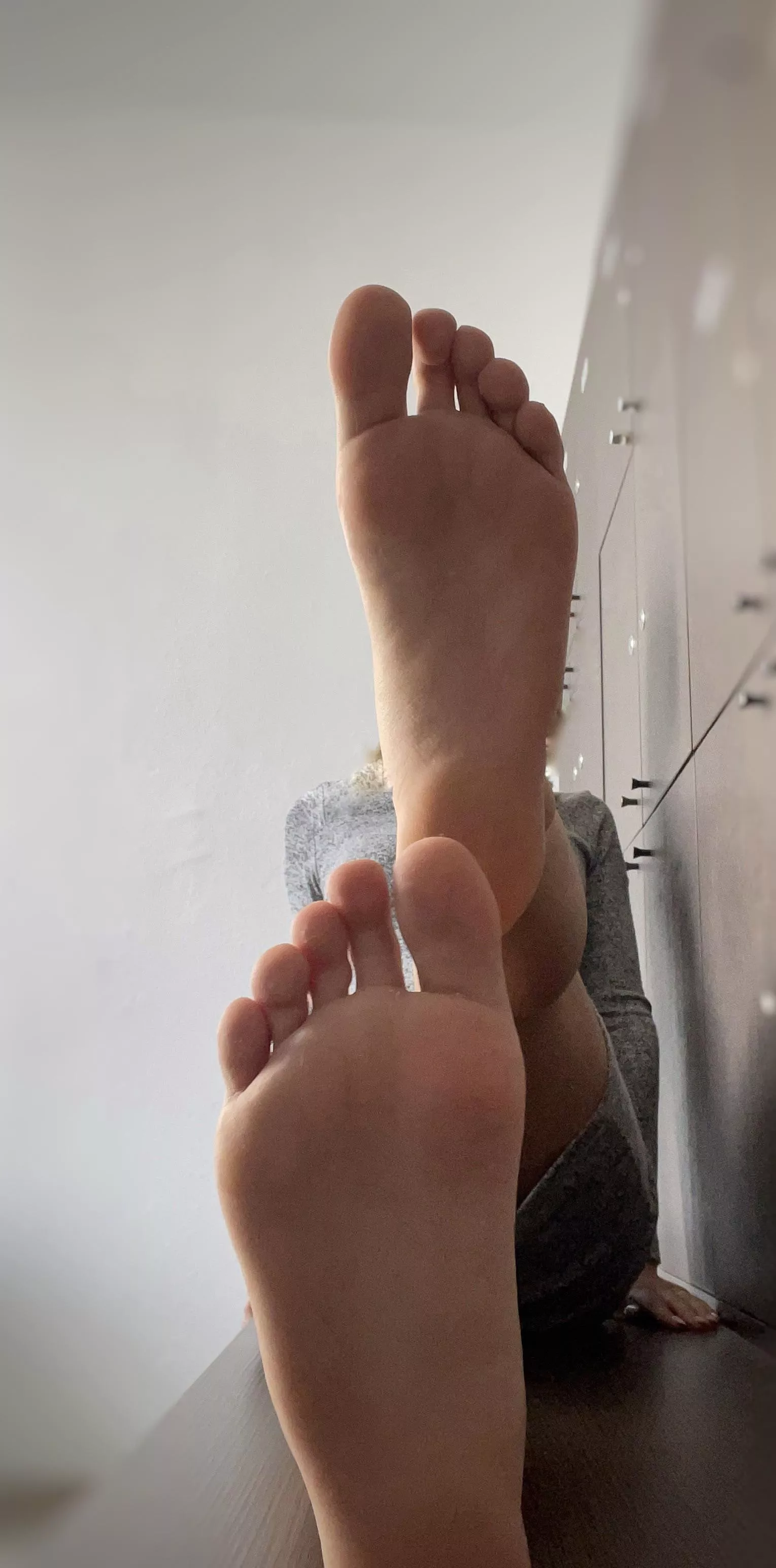 need a touch🦶🏼