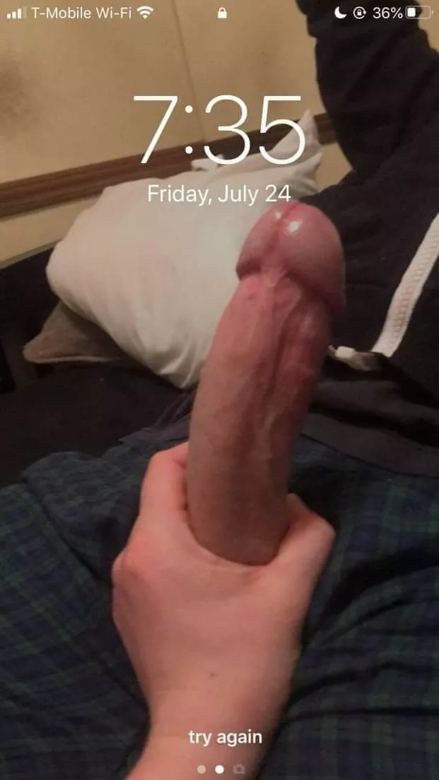 rate my boyfriend's dick 😘 it's been my screensaver this whole time