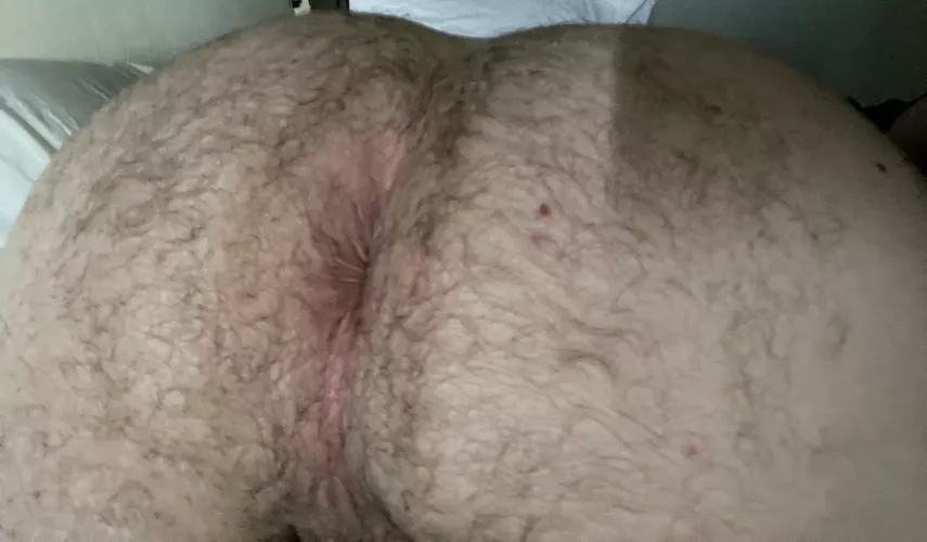 Str8 man ass, tight and ready to take it. Only had a finger.