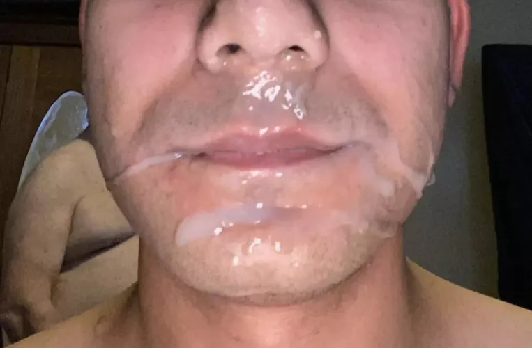 The mess Bear Daddy left on my (19)ethnic face 🤭🥵🥰