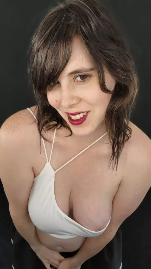 what better way to start your day is there than staring down the shirt of a hot pregnant girl