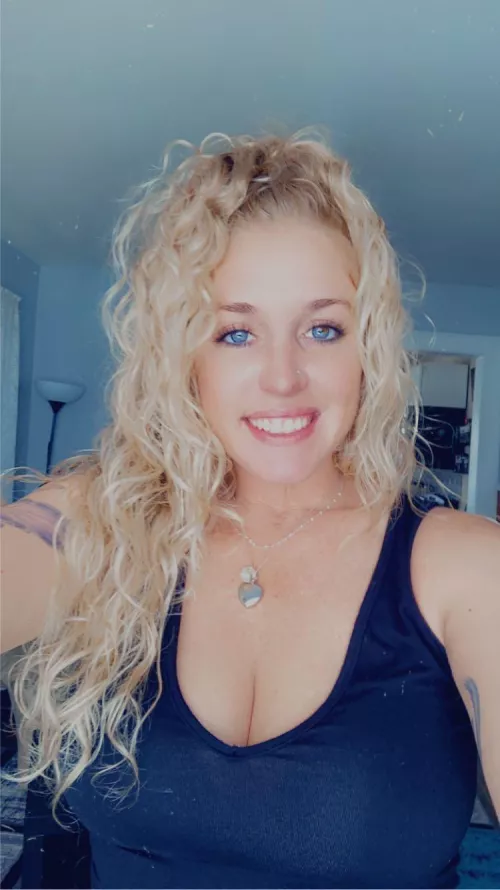 Curly hair, don’t care. 😘