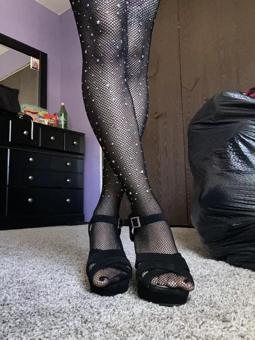 Do you like my fishnets? ✨👀