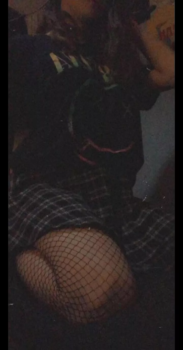 (F4M) I'm a misogynistic girl IRL, looking for likeminded people to discuss about society! NO RP. Limitless