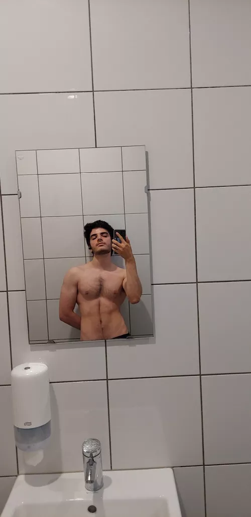 (fun fact) I still haven't had my first kiss 🥲