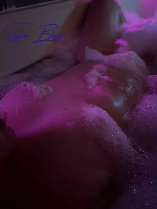 Fun with lights and bubbles in the tub! 🚿✨