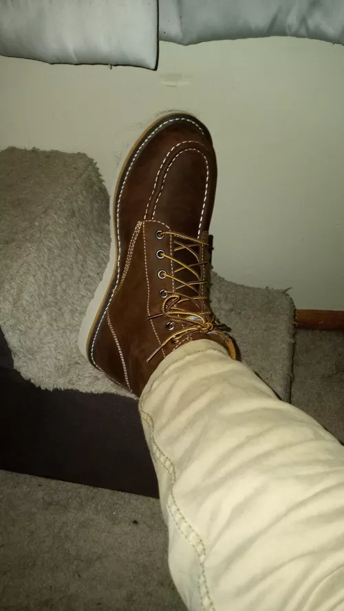 Got a nice pair of Carhartt boots for 170$. I work on concrete, and these are a godsend