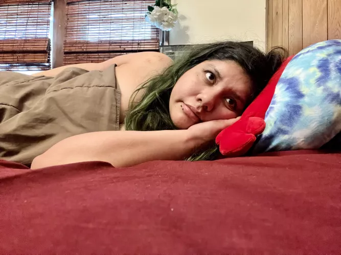 Happy Friday, come to back to bed 🥺