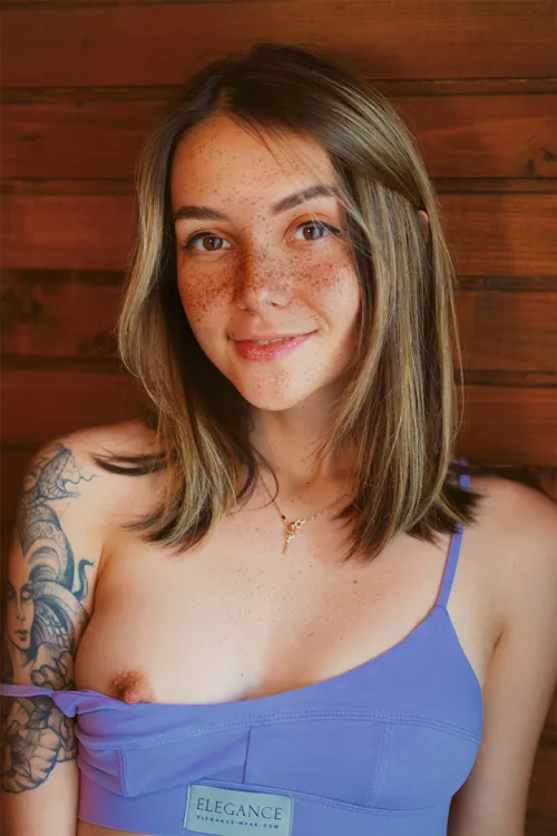 how long were you able to keep eye contact?😉