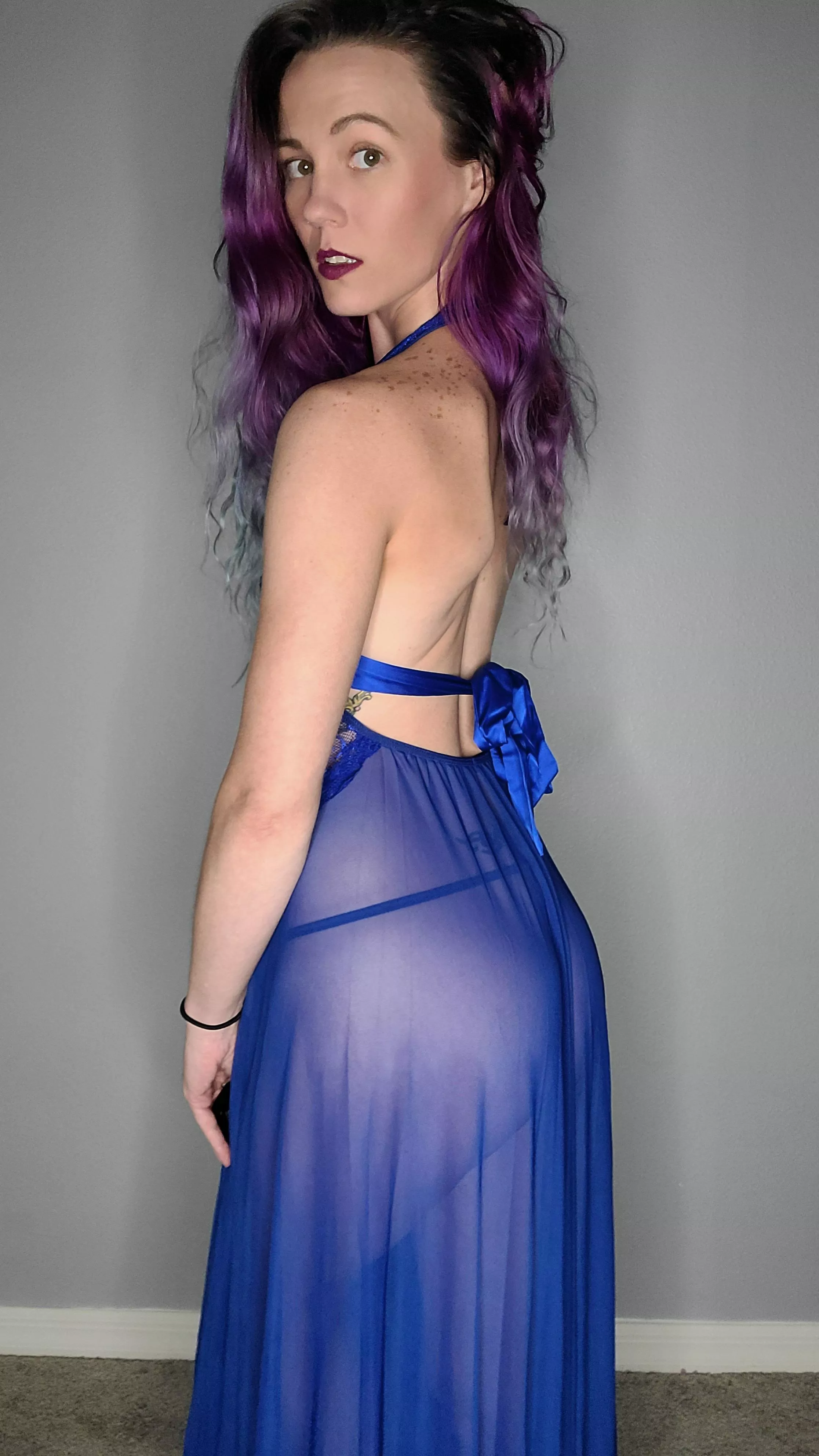 Kissable shoulders 💜