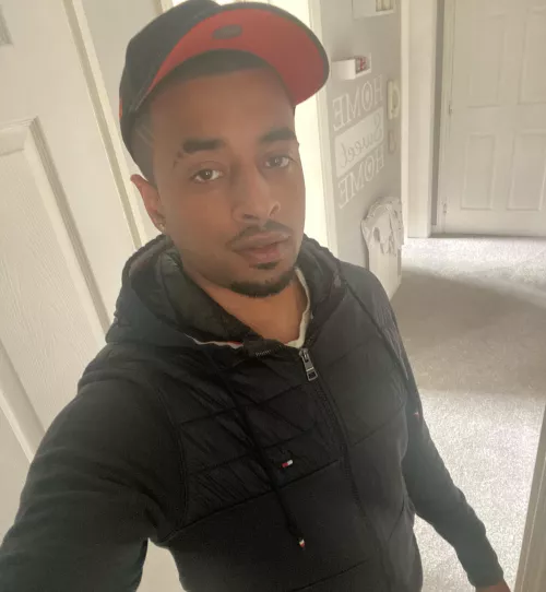 Leicester? I’m a male, 25 yrs old and fresh to this dogging stuff, kinda need some assistance loool, ladies hit me up 🤙