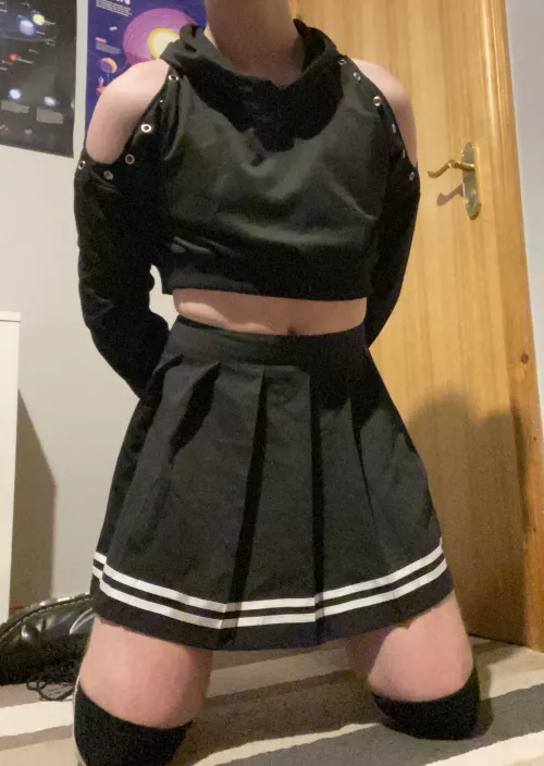 Love the all black combo :)