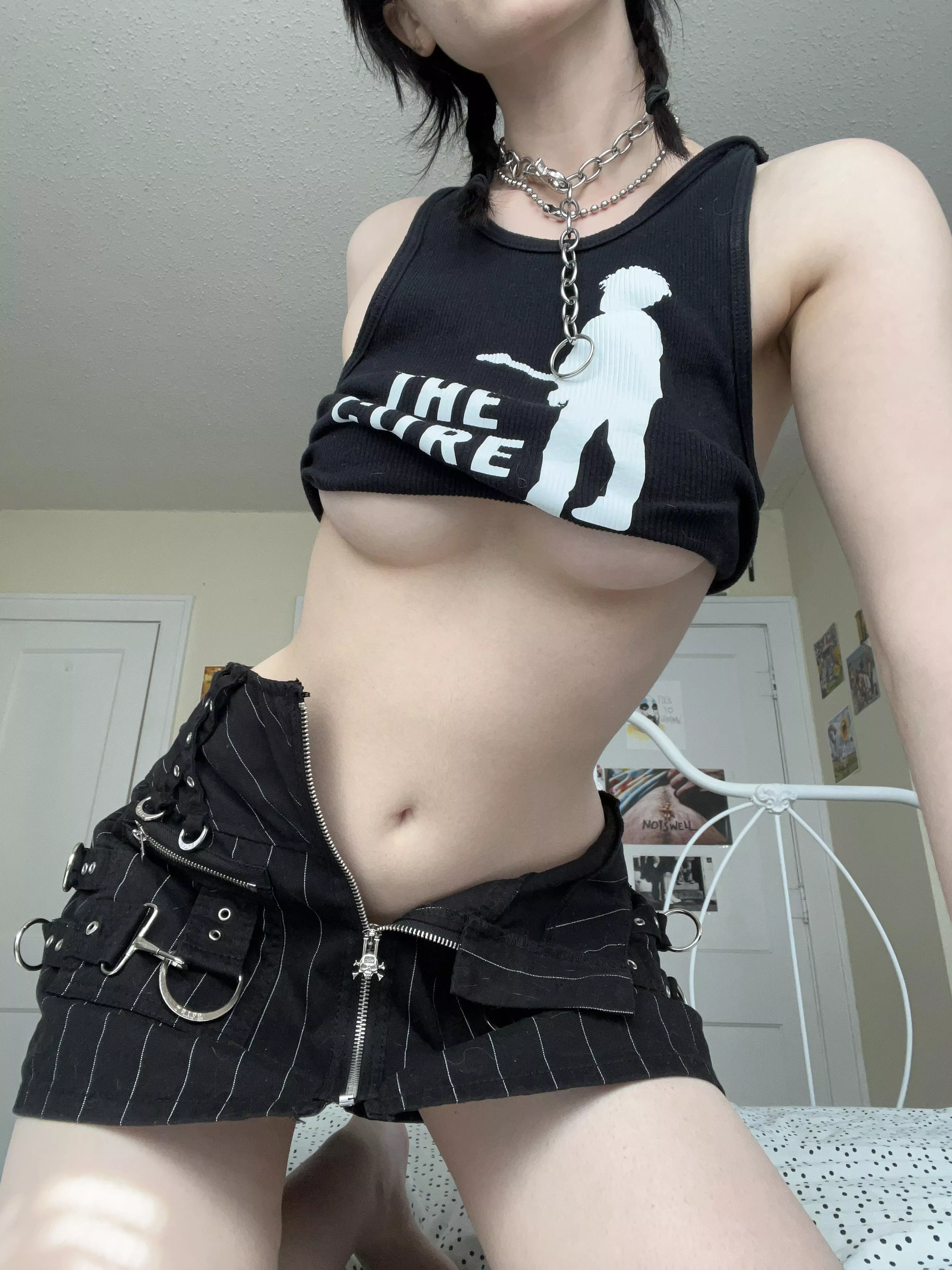 More underboob action ;)