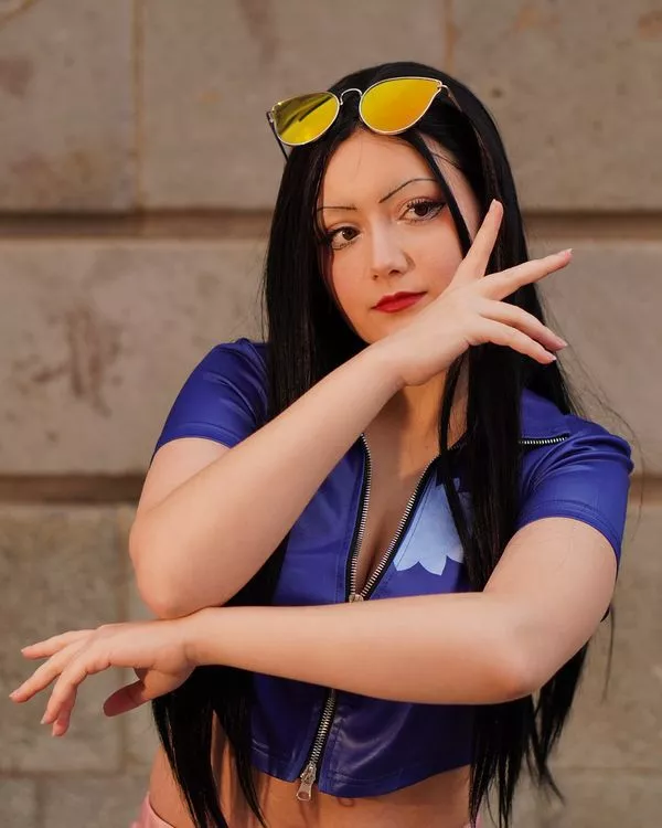 Nico Robin - I want to take pictures at the beach too