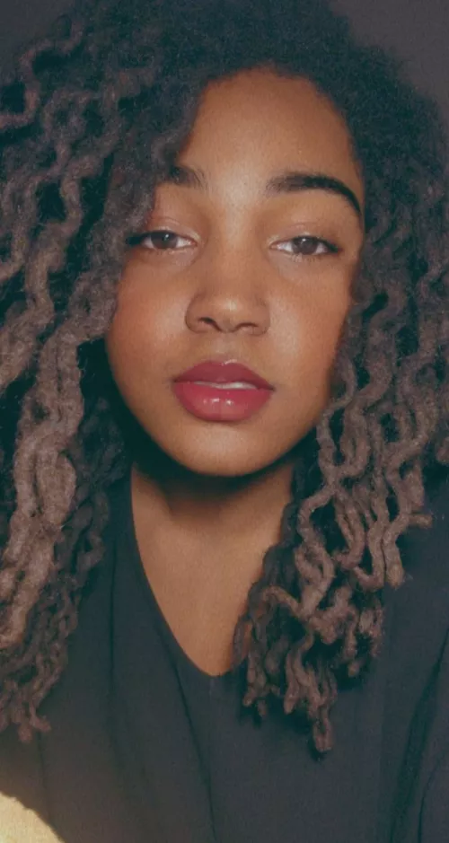 Slowwwly easing myself into make-up. so far all I've tried is eyeliner and lipstick 💄