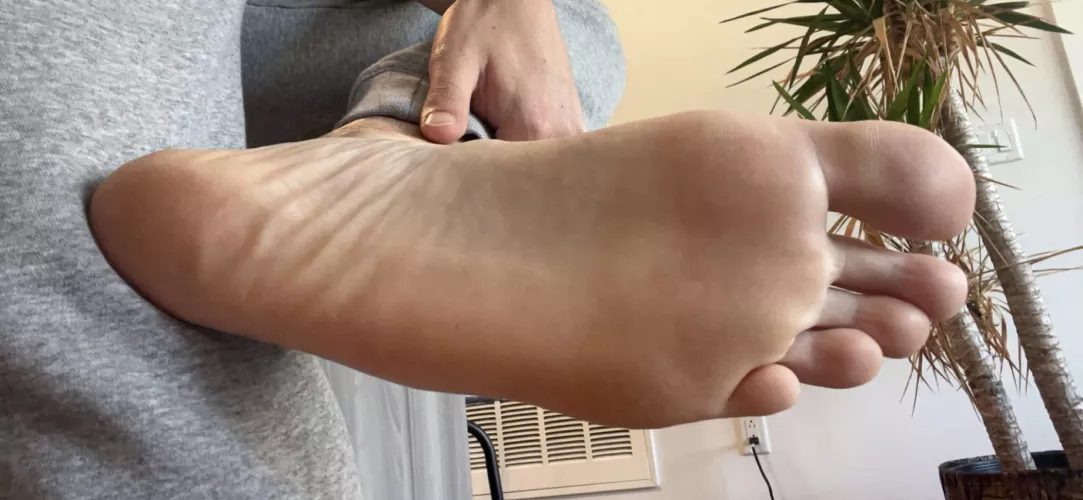 Start licking my perfect sole and don’t stop. 😈 I want it covered in your spit. 🤤😏