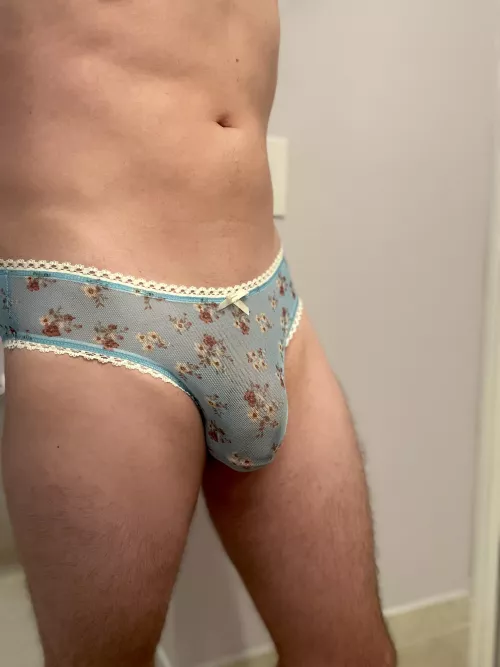 The details of the bow and picot trim make these so darn cute